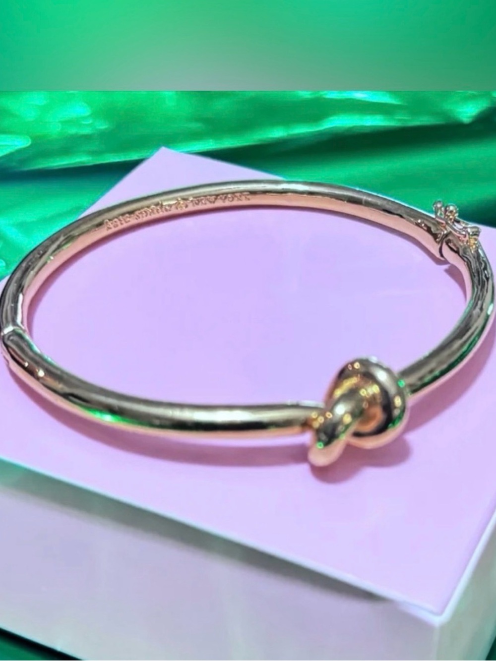 kate spade Gold Knot Hinged Bangle Bracelet Excellent Pre-Owned Condition